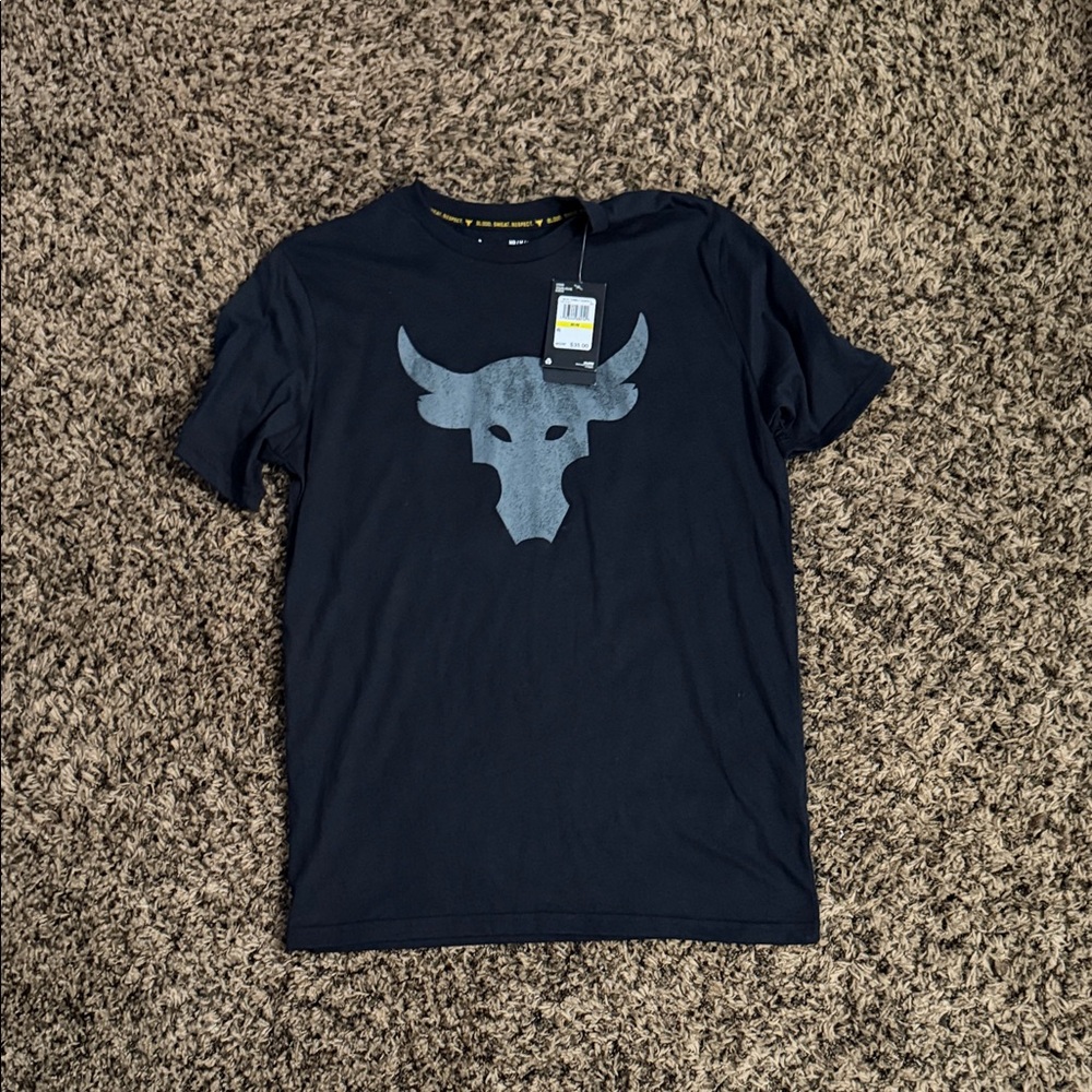 Under Armour Men’s Short Sleeve Black Tee with Gray Bull Logo
